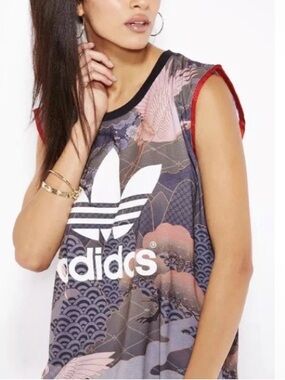 Adidas X Rita Ora Kimono Print
Geisha Crane Tank Top Sz XL NEW